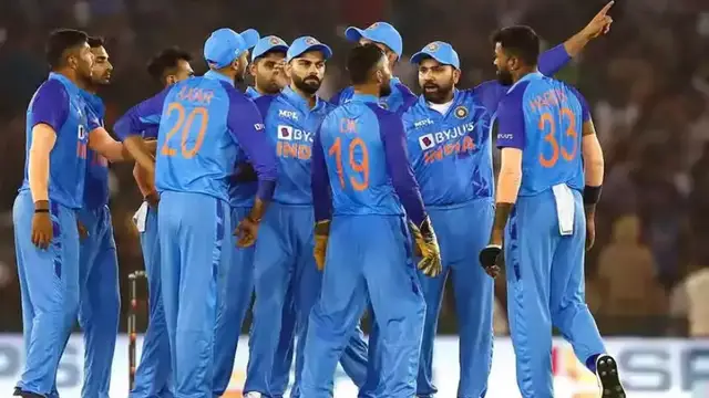 பயிற்சி ஆட்டத்தை மட்டுமே வைத்து முடிவு செய்யாதீர்கள் – இந்தியாவின் நட்சத்திர வீரர் குறித்து ரவி சாஸ்திரி ஓபன் டாக்.