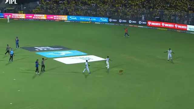 IPL 2023 மைதானத்திற்குள் நுழைந்த நாய், அதிர்ச்சியடைந்த எம்.எஸ்.தோனி வீடியோ உள்ளே