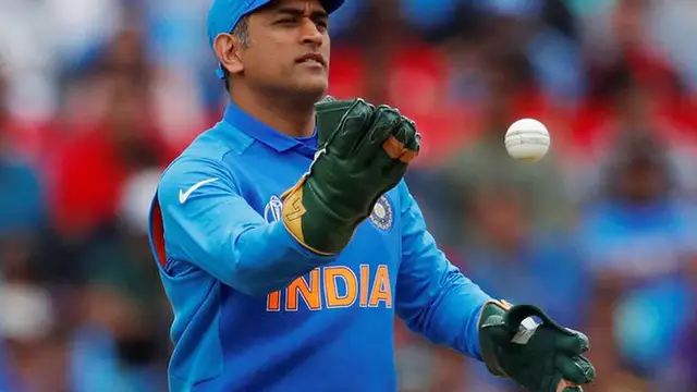 “எப்பா தலையே சுத்திடுச்சு” தோனியின் மகள் பள்ளி கட்டணத்தை பார்த்து அதிர்ந்த ரசிகர்கள்.