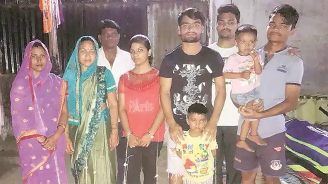நான் எவ்வளவு சொன்னாலும் என்னுடைய அப்பா சிலிண்டர் போடும் வேலையை விட மறுக்கிறார் – ரிங்கு சிங் உருக்கம்.