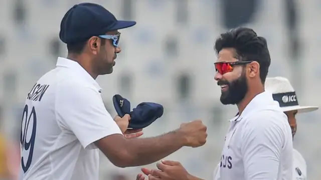 “இந்த வெற்றியே அவர்களை பற்றி சொல்லும்” அஸ்வின் மற்றும் ஜடேஜா குறித்து பேசிய ரோஹித் ஷர்மா.