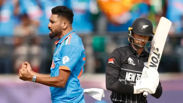 ஜடேஜாவை போல் மைதானத்திலேயே மெடலை முன் பதிவு செய்த ஷ்ரேயஸ் ஐயர். இணையத்தில் பரவும் வீடியோ.