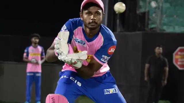 சஞ்சு சாம்சனை வேறு பெரிய அணியில் சேருமாறு கூறினேன். ஆனால் அவருடைய பதில் அற்புதமாக இருந்தது – ராஜஸ்தான் பயிற்சியாளர்.