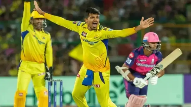 தோனி அடுத்த ஐபிஎல் போட்டியில் எனக்கு இந்த விஷயத்தை செய்வதாக கூறினார் – தோனியின் புகழ்பாடும் மஹீஷ் தீக்ஷனா